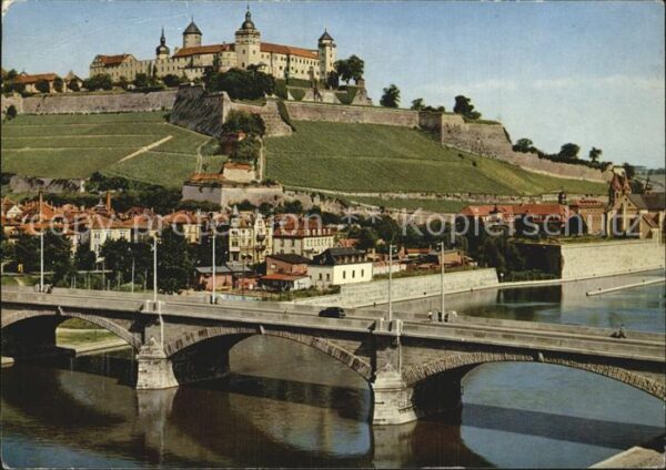 Wuerzburg Löwenbrücke mit Festung Marienburg