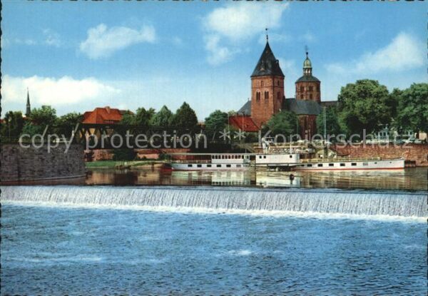 Hameln Weser Dampferanlegestelle und Münster Wehr