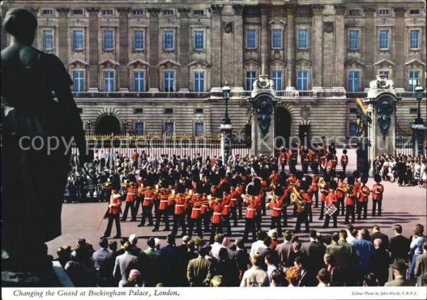 Leibgarde Wache Changing the Guard Buckingham Palace Lo