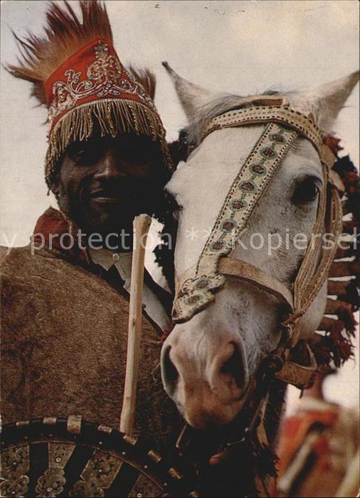 Typen Afrika Warrior in traditional dress Ethiopia P