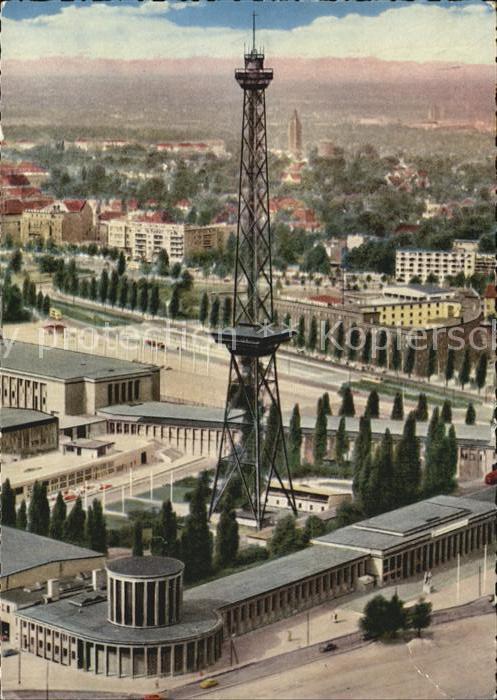 Berlin Funkturm mit Messehallen