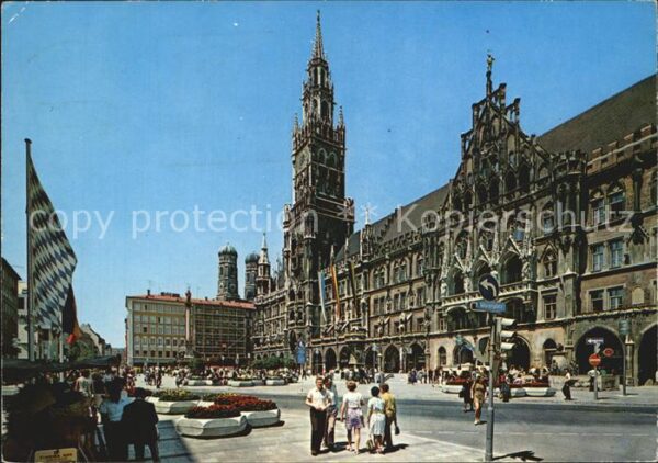 Muenchen Marienplatz Rathaus Blick auf Türme Fra