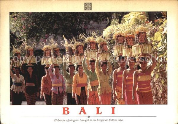 Bali Indonesien Frauen Früchtekorb