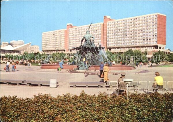 Berlin Neptunbrunnen mit Rathauspassage