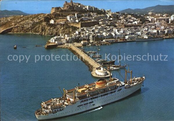 Ibiza Islas Baleares Fliegeraufnahme Hafen mit Personenschif