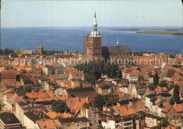 Stralsund Mecklenburg Vorpommern Fliegeraufnahme Kirchenpartie