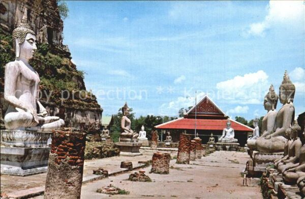 Ayuthaya The Remaining Budha Images in the compo