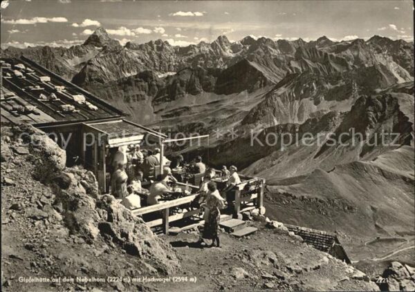 Nebelhorn Gipfelhütte mit Hochvogel