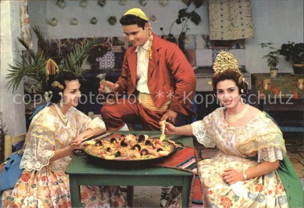 Valencia Valenciana Frauen in Tracht mit Paella