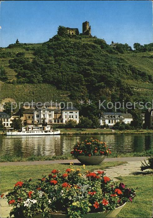 Bernkastel-Kues Moselpartie mit Burg Landshut