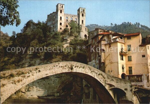 Dolceacqua Ponte e Castello Medioevale die Marches