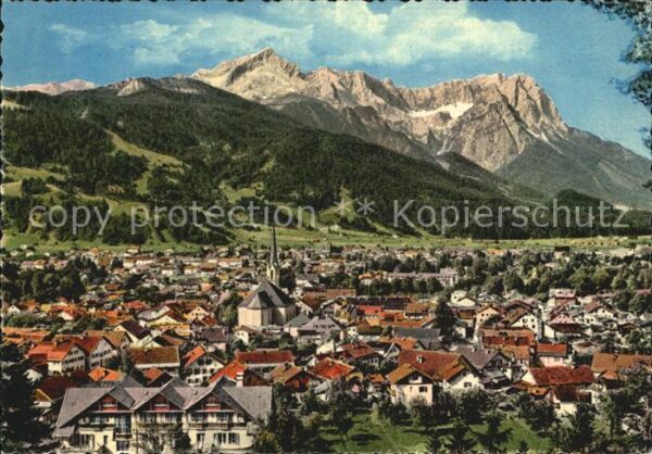 Garmisch-Partenkirchen mit Alpspitze Zugspitze und Waxenstein