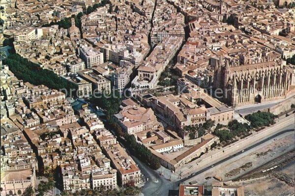 Palma de Mallorca La Catedral Vista aerea
