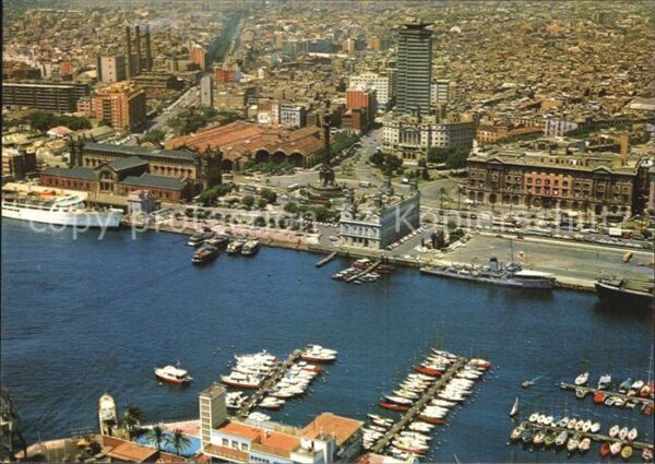 Barcelona Cataluna Puerto y Puerta de la Paz Vista aerea