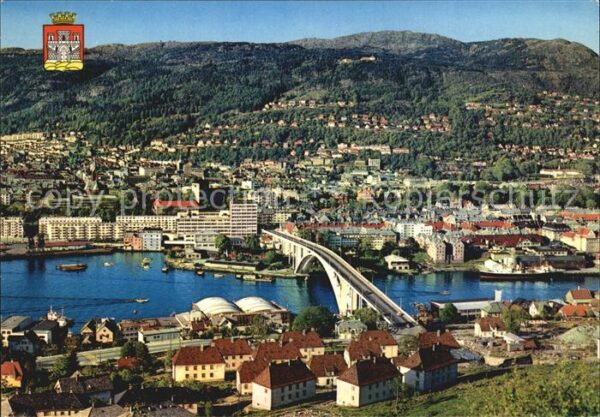 Bergen Norwegen Utsikt over byen med Puddefjordsbroen