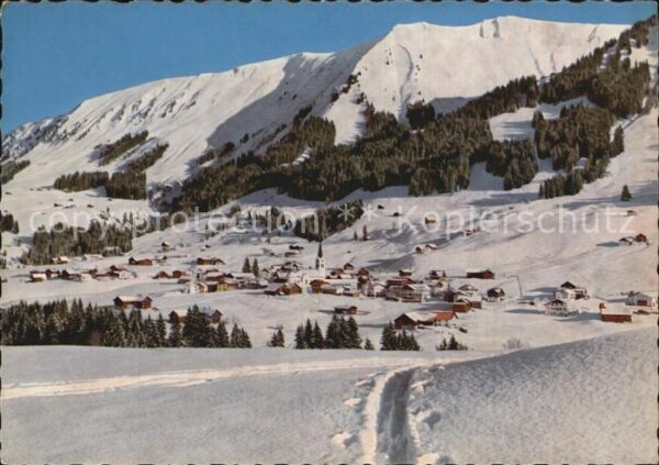 Riezlern Kleinwalsertal Vorarlberg Winterpanorama mit Fellhorn
