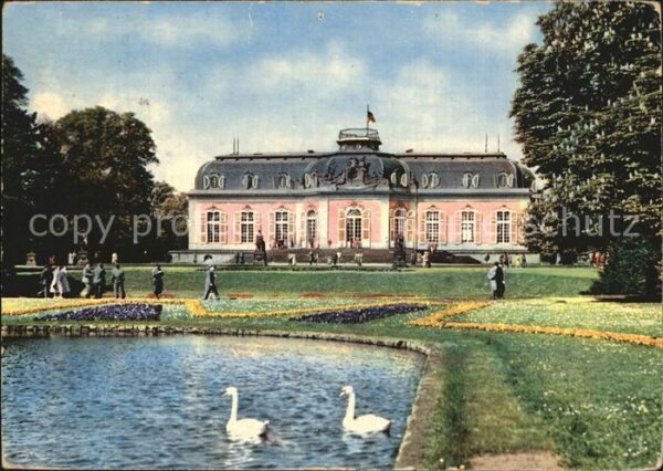 Duesseldorf Benrather Schloss Schwanenteich
