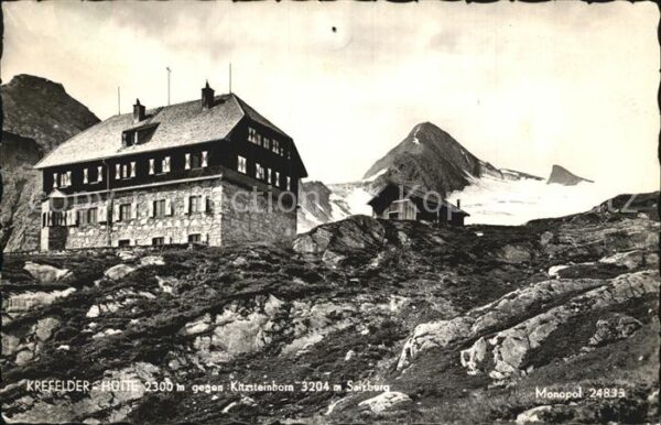 Krefelder Huette Berghaus gegen Kitzsteinhorn Hohe Tauer