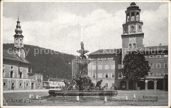 Salzburg Oesterreich Residenzbrunnen und Glockenspiel