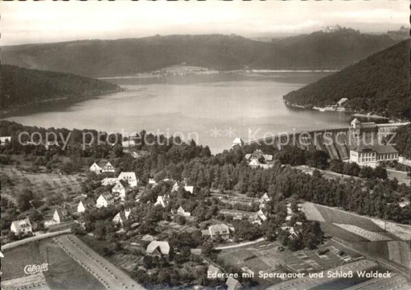 Edersee mit Sperrmauer und Schloss Waldeck Flie
