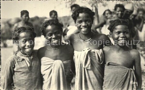 Madagascar Jeunes filles Antandroy