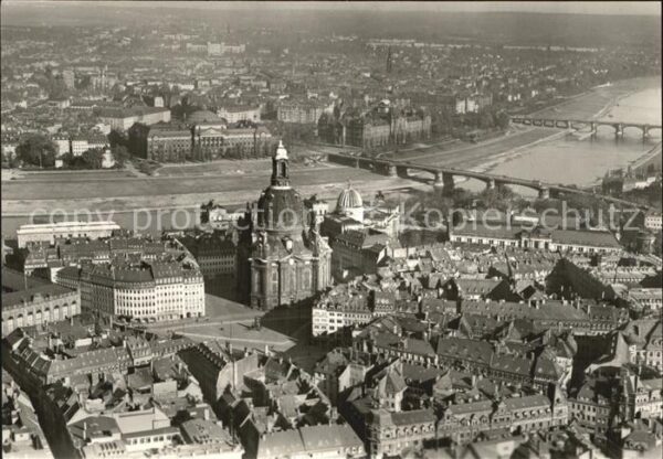 Dresden Fliegeraufnahme mit Neumarkt Frauenkirc