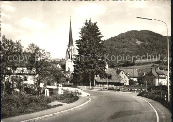 Schoenau Schwarzwald Strassenpartie mit Kirche