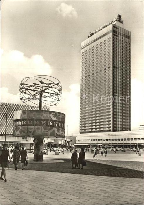 Berlin Alexanderplatz mit Urania Weltzeituhr