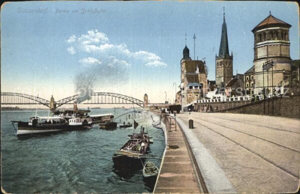 Duesseldorf Partie am Schlossufer Rheinbrücke Schif