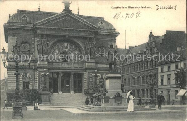 Duesseldorf Kunsthalle mit Bismarckdenkmal