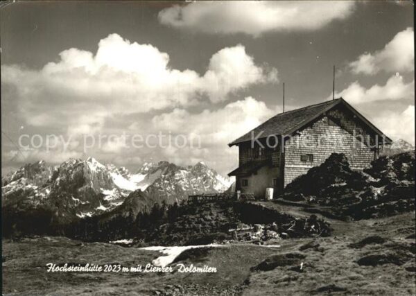 Hochsteinhuette mit Lienzer Dolomiten