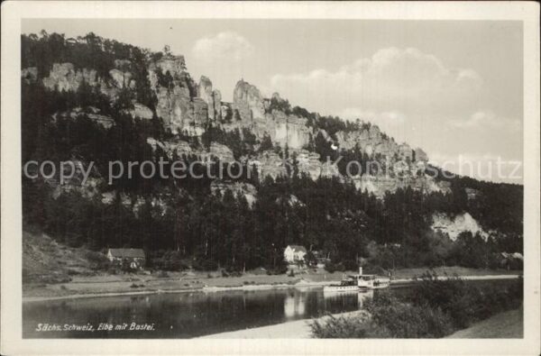 Rathen Saechsische Schweiz Uferpartie an der Elbe mit Bastei Elbsa
