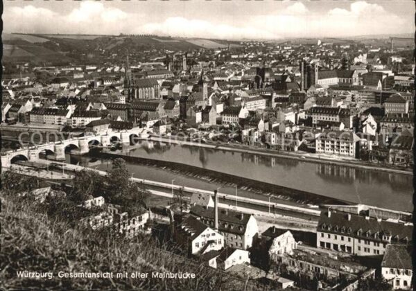 Wuerzburg Gesamtansicht mit alter Mainbrücke