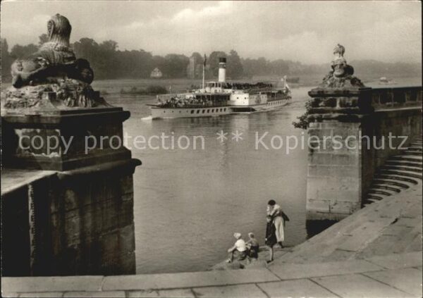 Pillnitz Freitreppe Ausflugsdampfer