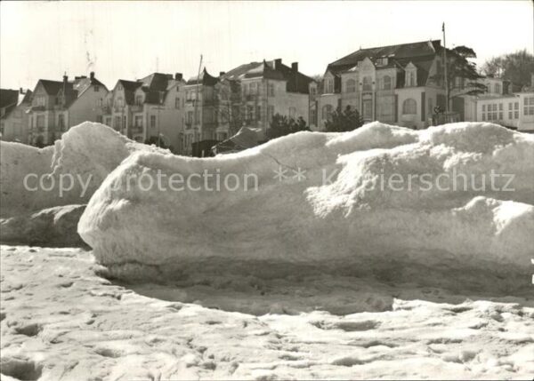 Bansin Ostseebad Eisberge am Strand