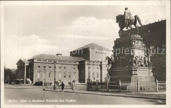 Berlin Oper mit Denkmal Friedrich des Grossen