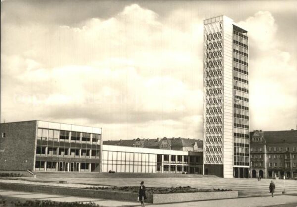 Neubrandenburg Hochhaus und Haus der Kultur und Bildun
