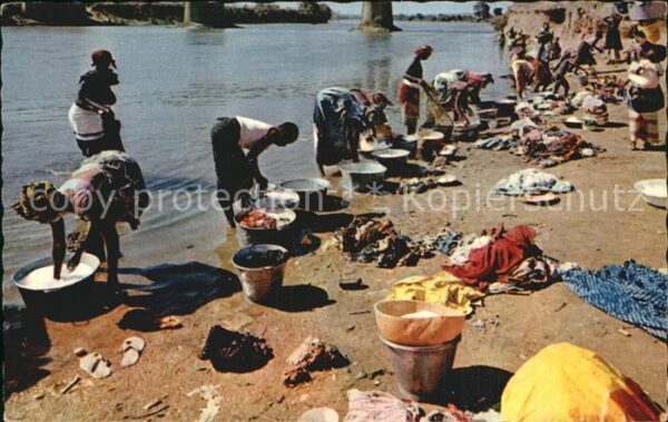 Waescherin Typen Afrika La lessive Washing
