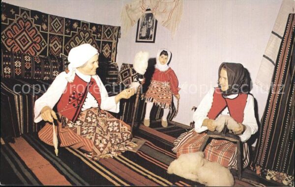Spinnen Handwerk Spinnen und Kratzen von Wolle