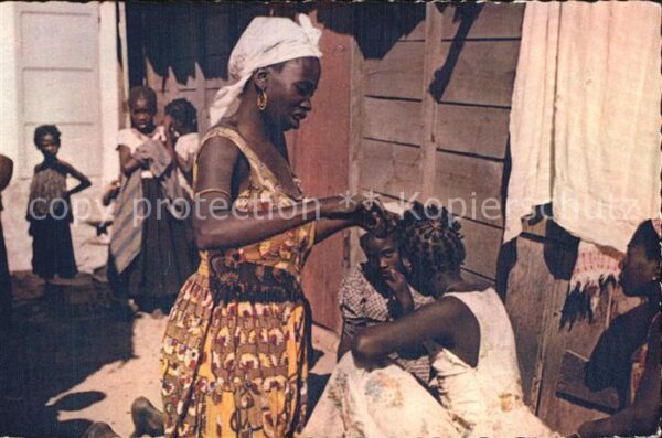 Typen Afrika Seance de Coiffure Friseurin