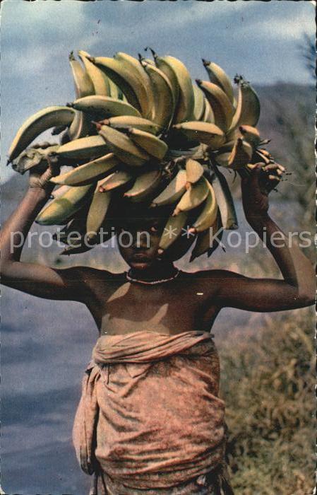 Typen Afrika Petite marchande de bananes