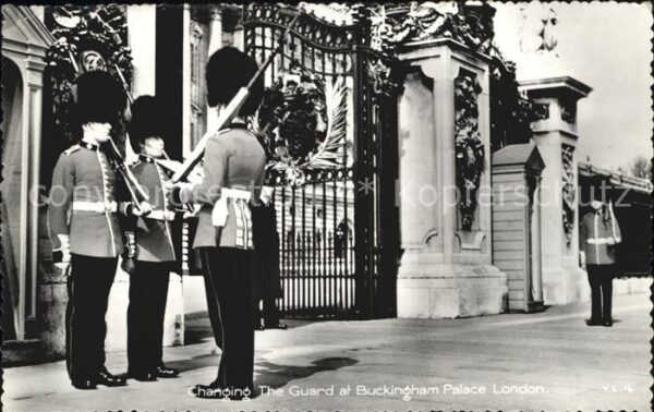 Leibgarde Wache Changing the Guard Buckingham Palace Lo