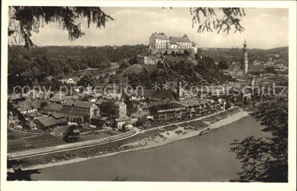 Burghausen Salzach Stadtbild mit Burg