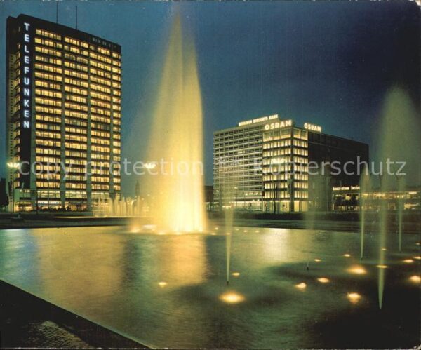 Berlin Ernst Reuter Platz Springsprunnen Nacht