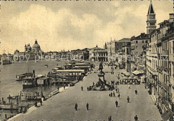 Venezia Venedig Riva degli Schiavoni Monumento