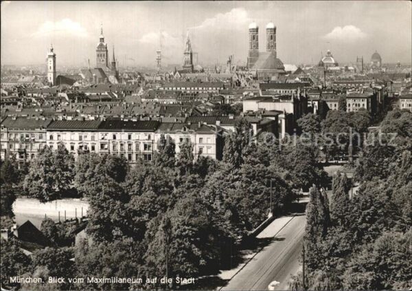 Muenchen Blick vom Maximilianeum auf die Stadt I