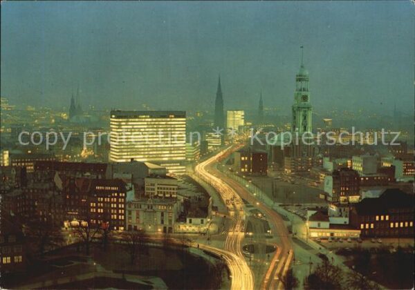 Hamburg Blick über die Stadt Nachtaufnahme
