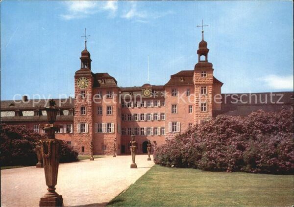 Schwetzingen Schloss mit Fliederblüte