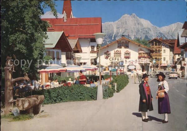 Seefeld Tirol Dorfstrasse gegen Wettersteingebirge