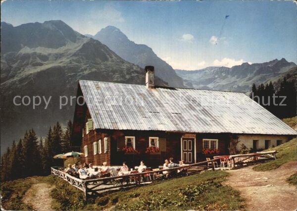 Mittelberg Kleinwalsertal Stützalpe mit Bärenkopf und Widderstein